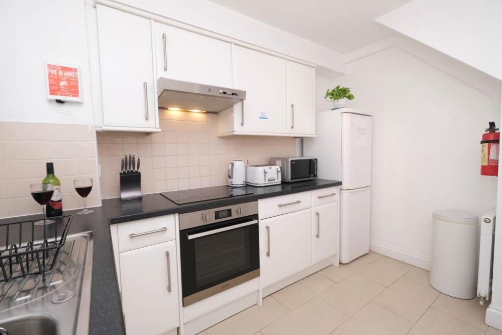 Wilson House Hostel Лондон Екстериор снимка