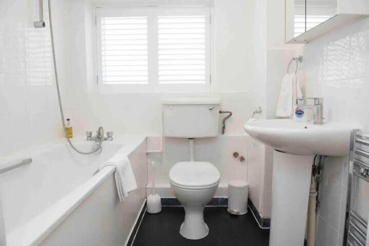 Wilson House Hostel Лондон Екстериор снимка