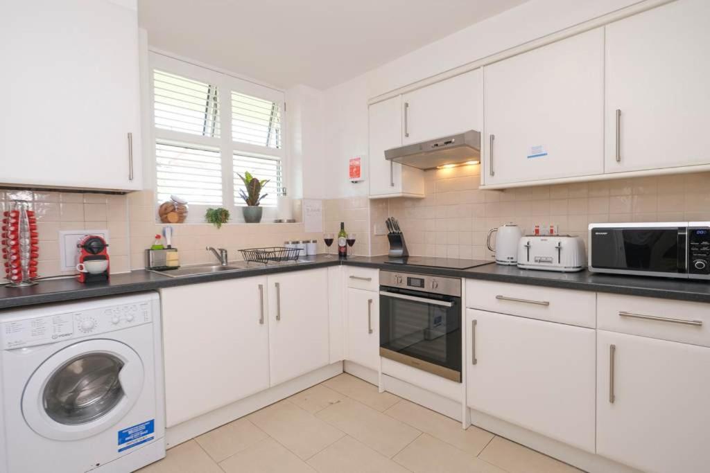 Wilson House Hostel Лондон Екстериор снимка